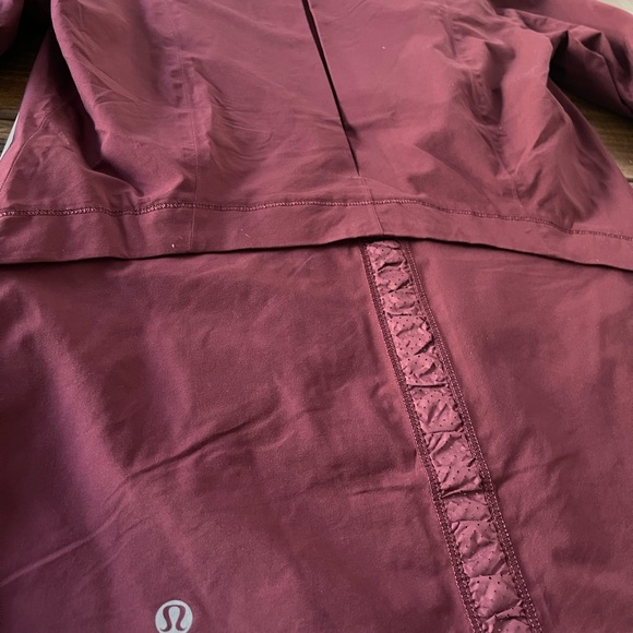 NWT LULULEMON RAIN RUNNER JACKET - Picture 10 of 11
